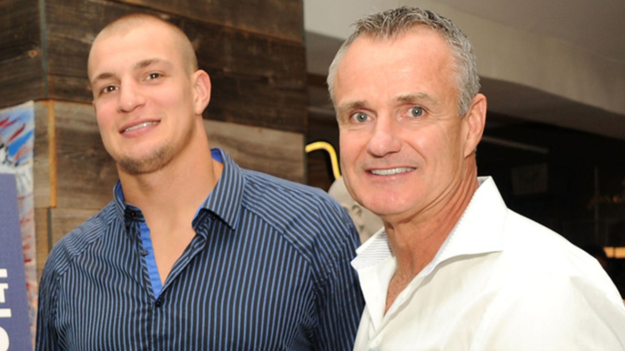 Rob Gronkowski and his dad can’t stop arguing about whose pee makes a louder noise when it makes contact with toilet water