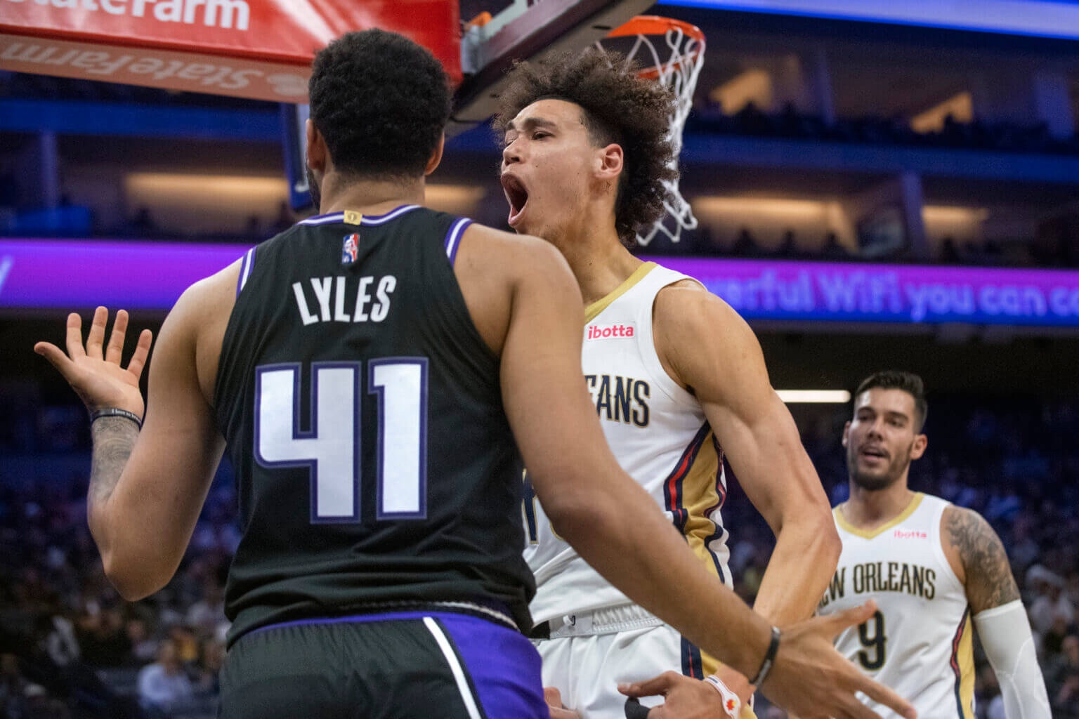Trey Lyles was unable to get the ref’s attention after Jaxson Hayes threatened to pee on his forehead